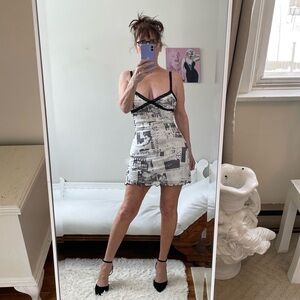 CIDER BLACK WHITE NEWSPRINT SLIP DRESS BLACK LACE TRIM MESH LINED EXTRA SMALL